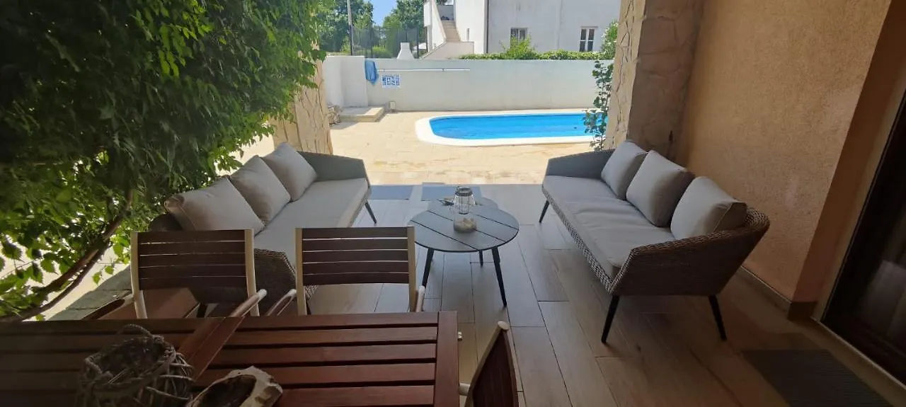 Villa Leonore Mit Beheizbarem Pool Пореч